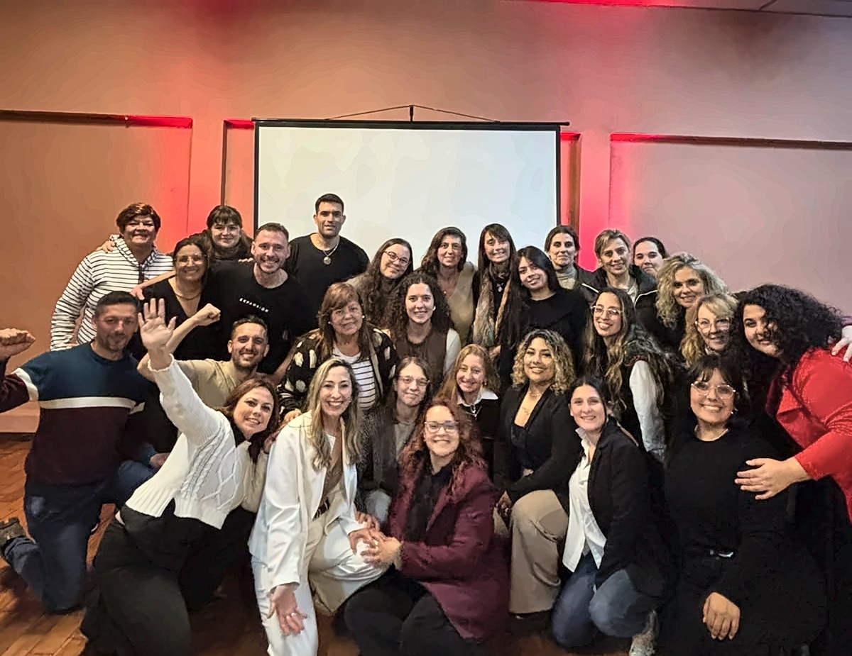 Personas participando de un encuentro de MIRACLE